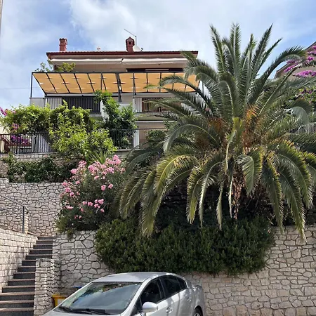 Duli With Private Hot Tub And Free Parking *