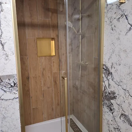 Duli With Private Hot Tub And Free Parking *