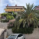 Duli With Private Hot Tub And Free Parking *