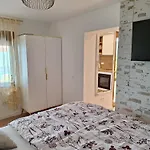 דירה Duli With Private Hot Tub And Free Parking ראבץ