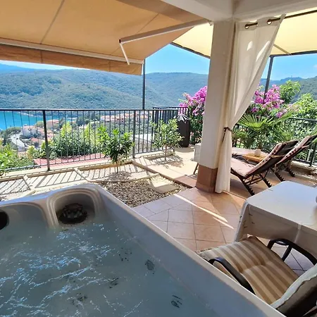 Duli With Private Hot Tub, Bike Box And Free Parking