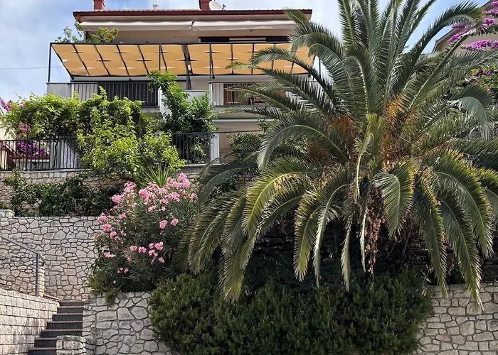 Duli With Private Hot Tub And Free Parking *