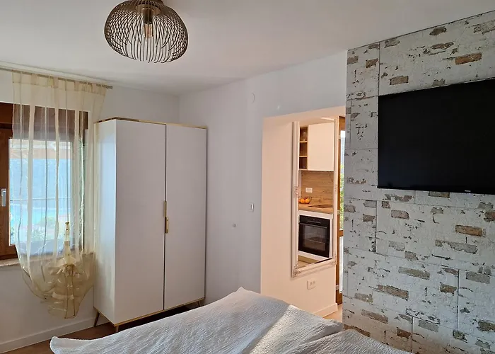 Duli With Private Hot Tub And Free Parking 라벡