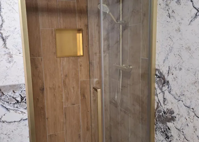 Duli With Private Hot Tub And Free Parking *