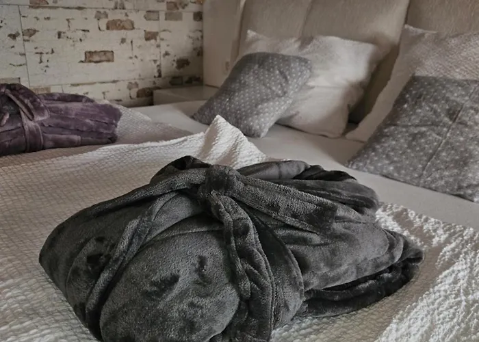 Duli With Private Hot Tub And Free Parking *